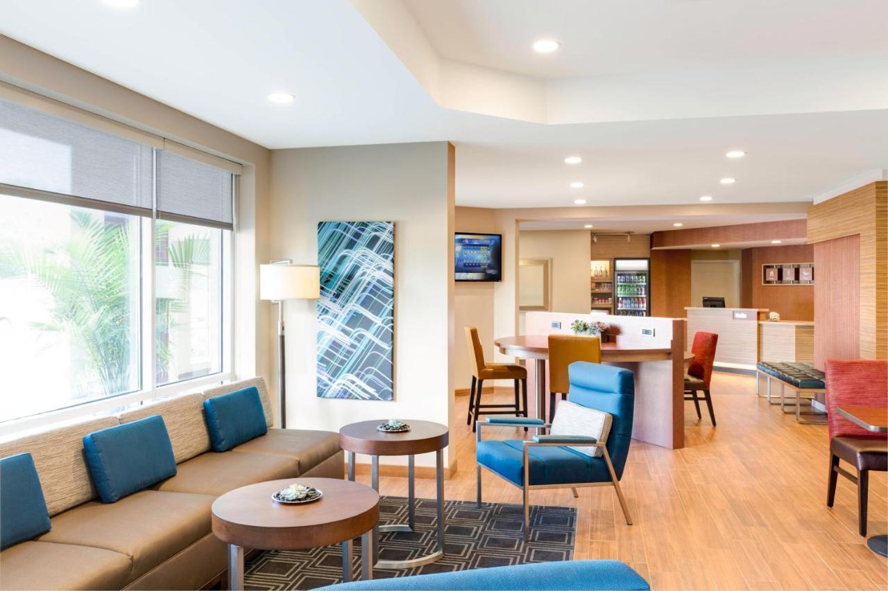 Towneplace Suites By Marriott Grand Rapids Airport Southeast Екстер'єр фото