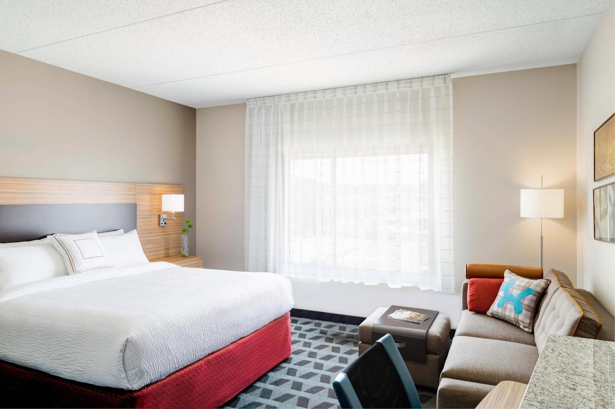 Towneplace Suites By Marriott Grand Rapids Airport Southeast Екстер'єр фото