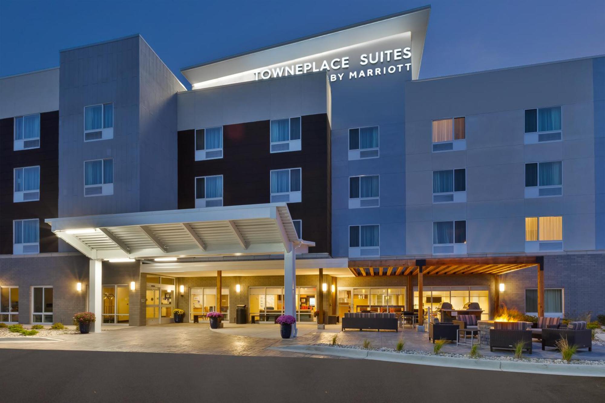 Towneplace Suites By Marriott Grand Rapids Airport Southeast Екстер'єр фото