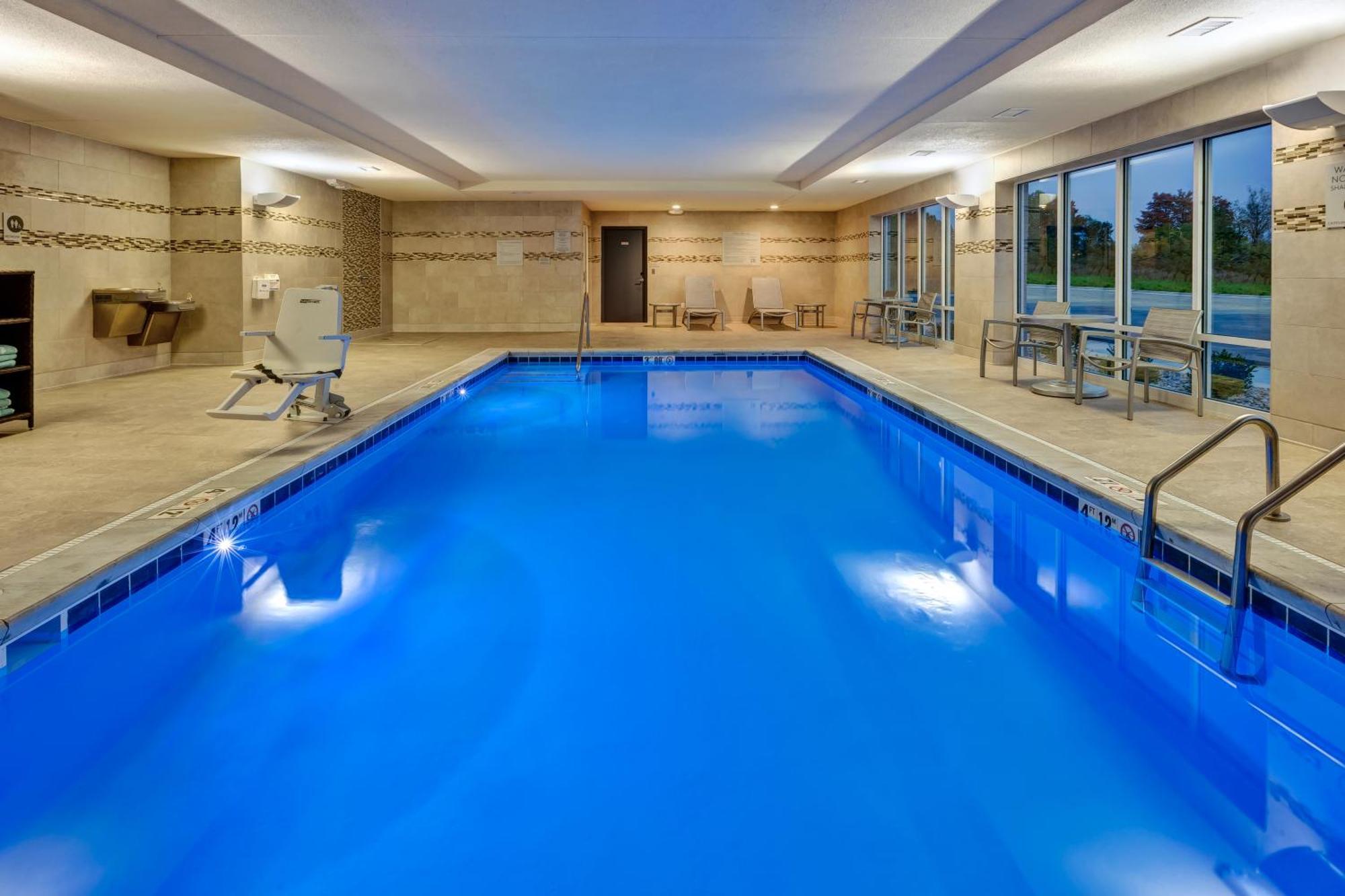 Towneplace Suites By Marriott Grand Rapids Airport Southeast Екстер'єр фото