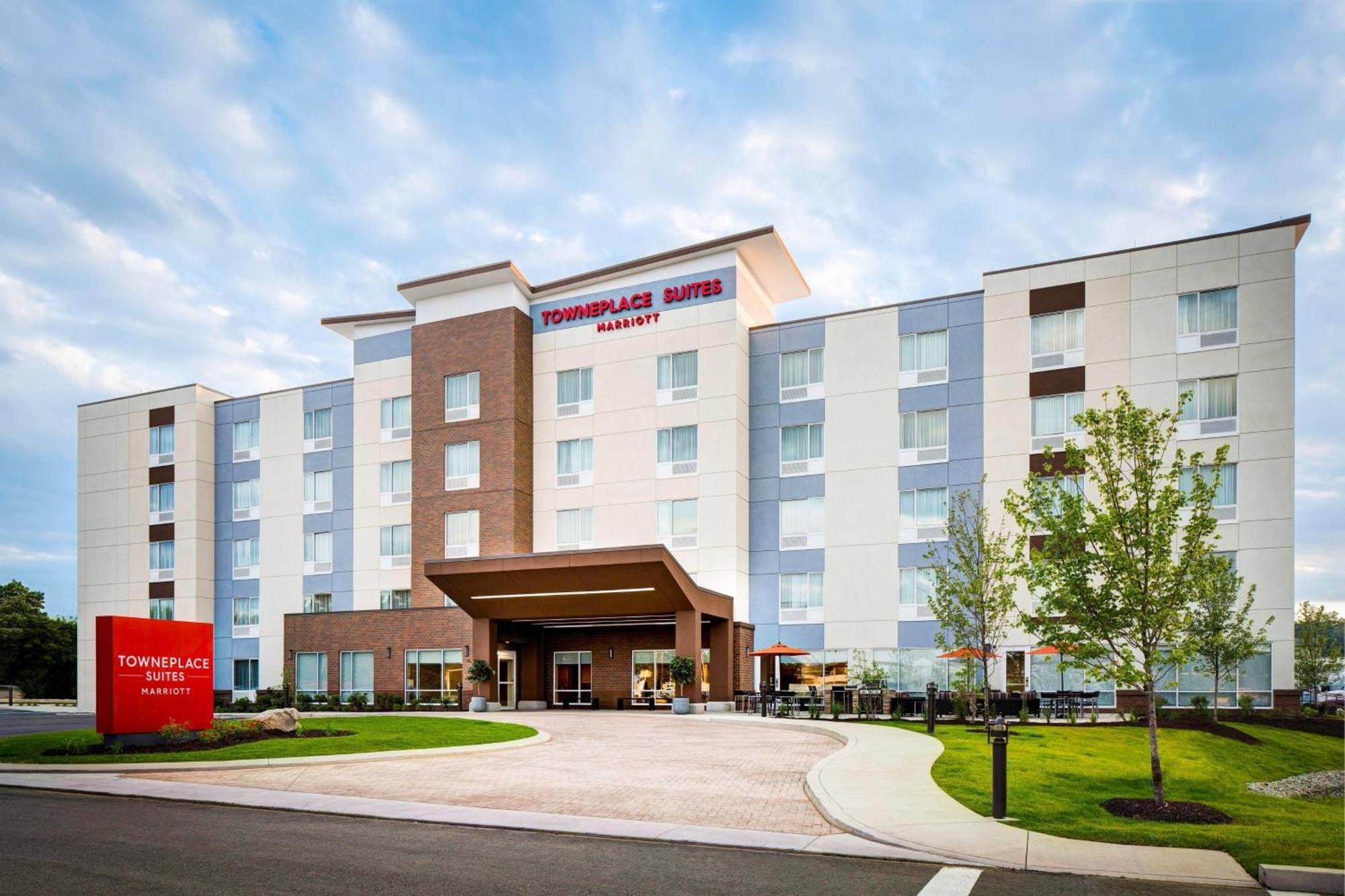 Towneplace Suites By Marriott Grand Rapids Airport Southeast Екстер'єр фото