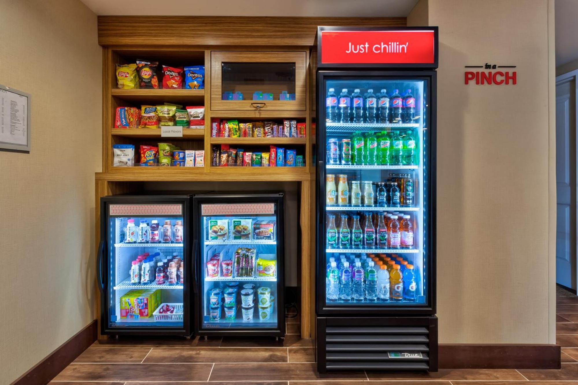 Towneplace Suites By Marriott Grand Rapids Airport Southeast Екстер'єр фото