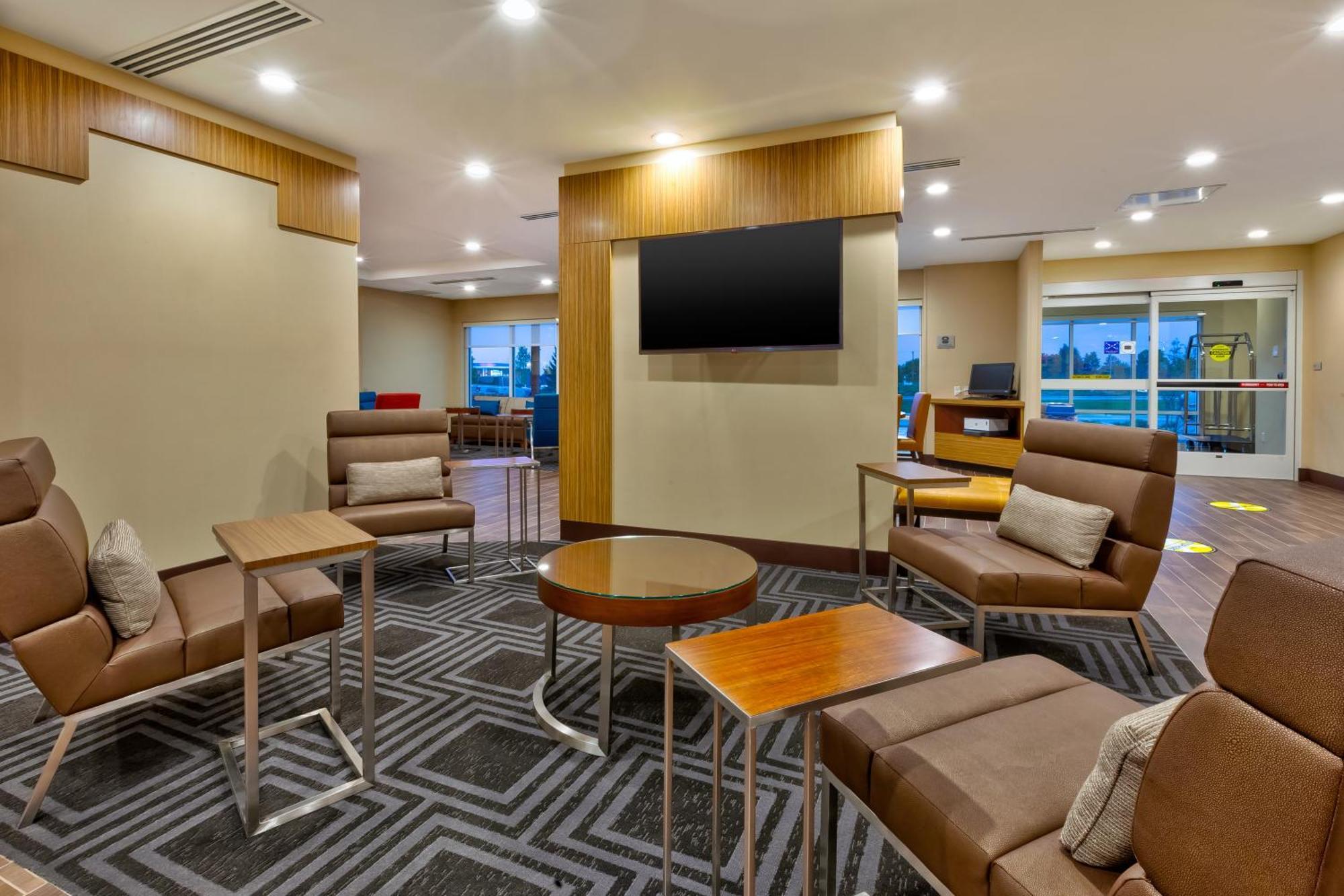 Towneplace Suites By Marriott Grand Rapids Airport Southeast Екстер'єр фото