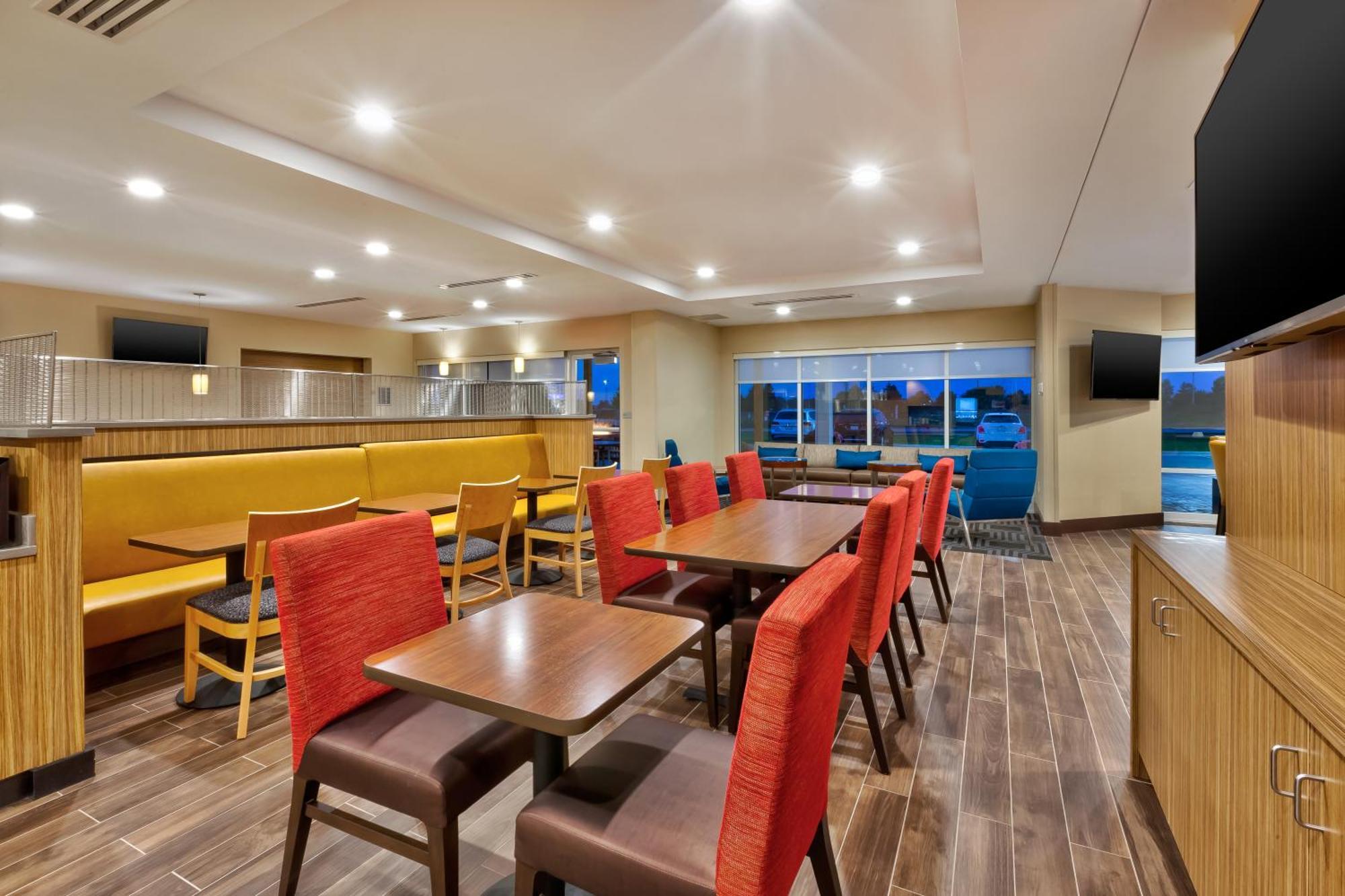 Towneplace Suites By Marriott Grand Rapids Airport Southeast Екстер'єр фото