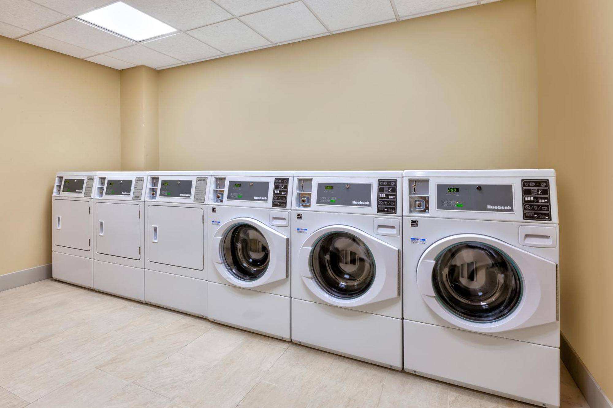 Towneplace Suites By Marriott Grand Rapids Airport Southeast Екстер'єр фото